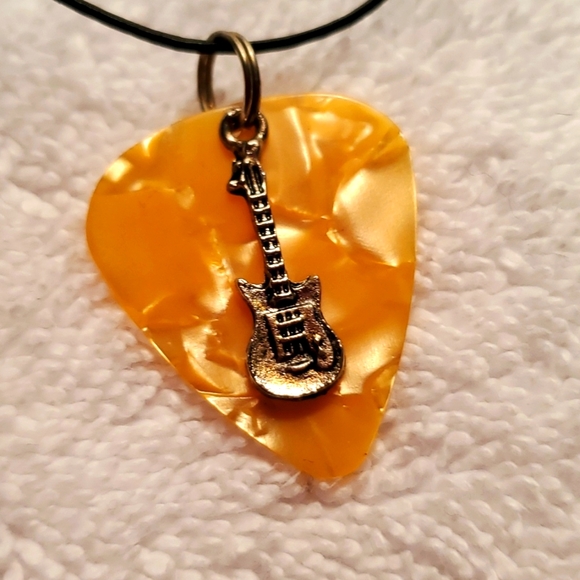 NEW 🎸 Guitar Pick Necklace - Picture 1 of 3